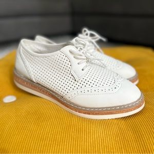 Women’s 9 Wanted White Leather Oxford Sneaker Shoes